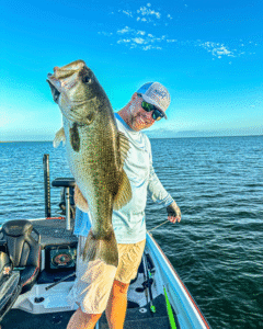 Bass Behavior in the Heat: Cap’n Ron’s Guide to Summer Fishing on Lake Fork